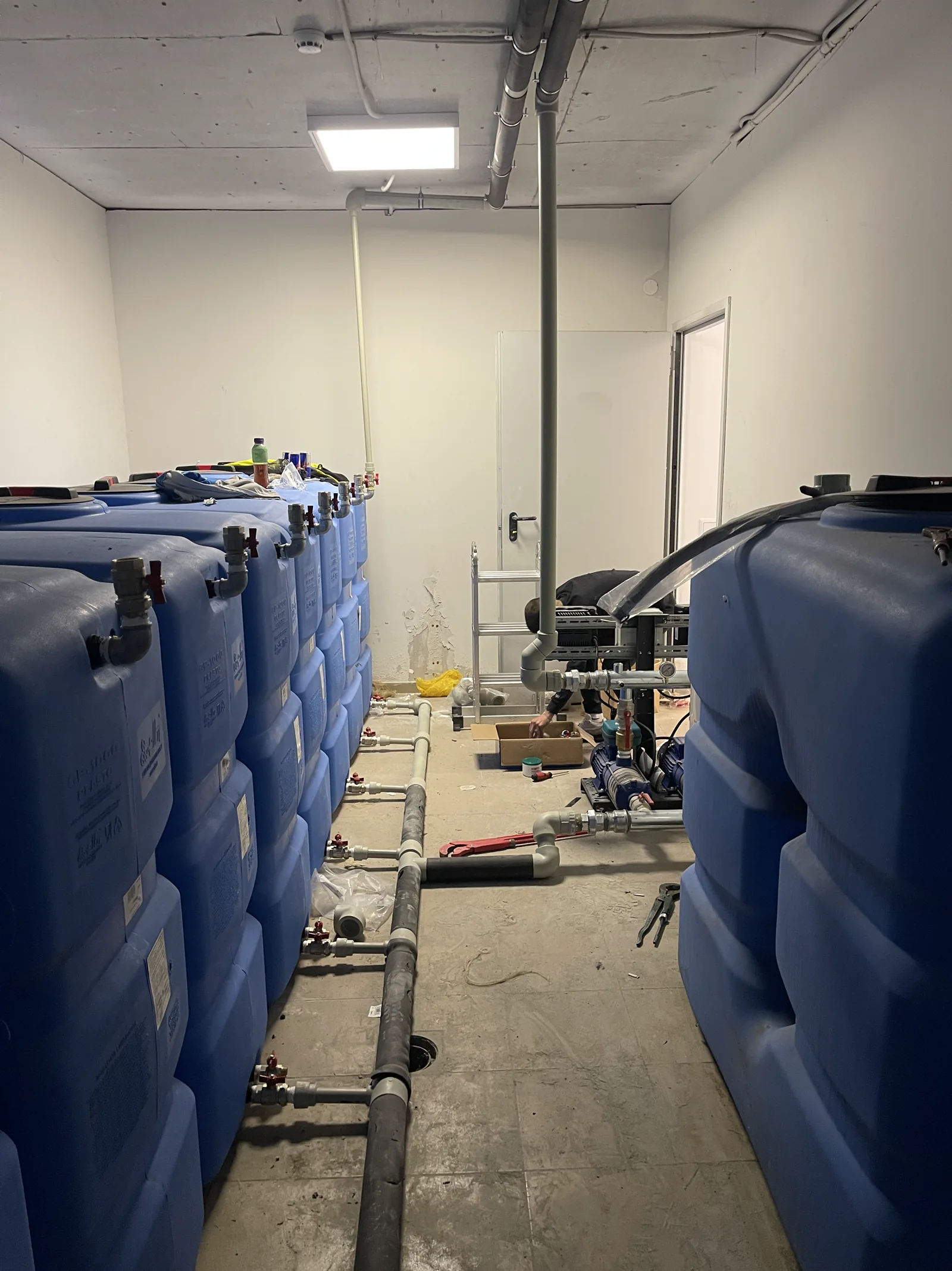 Water storage and pump system